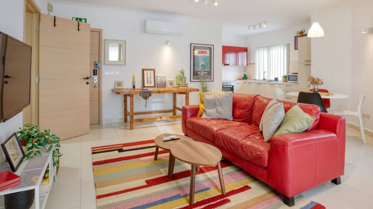 Bahar ic-Caghaq Apartment | Trendy & Colourful 1BR home w/WIFI in Naxxar