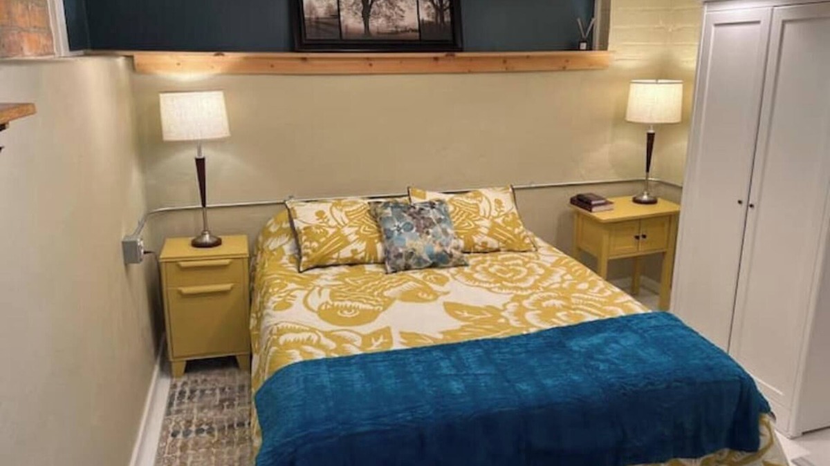 Willmar Apartment | Trendy Craftsman’s Studio! Firepit- laundry