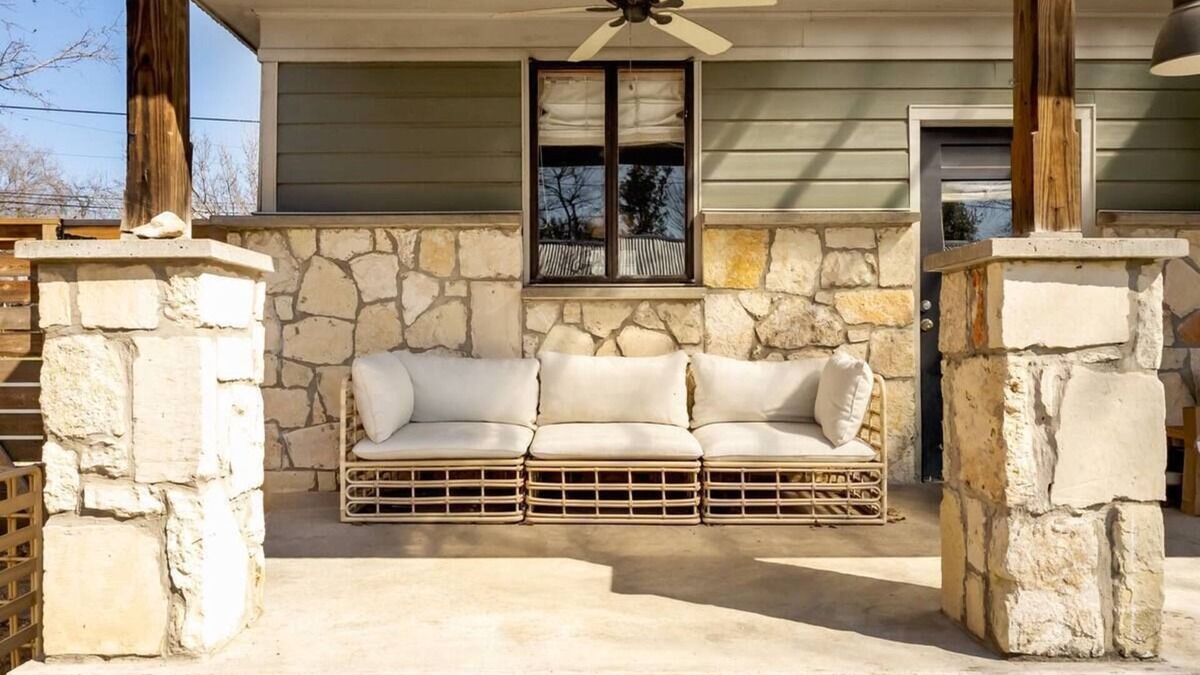 Blackshear-Prospect Hill House | Trendy East Austin bungalow with cowboy pool/extended stay