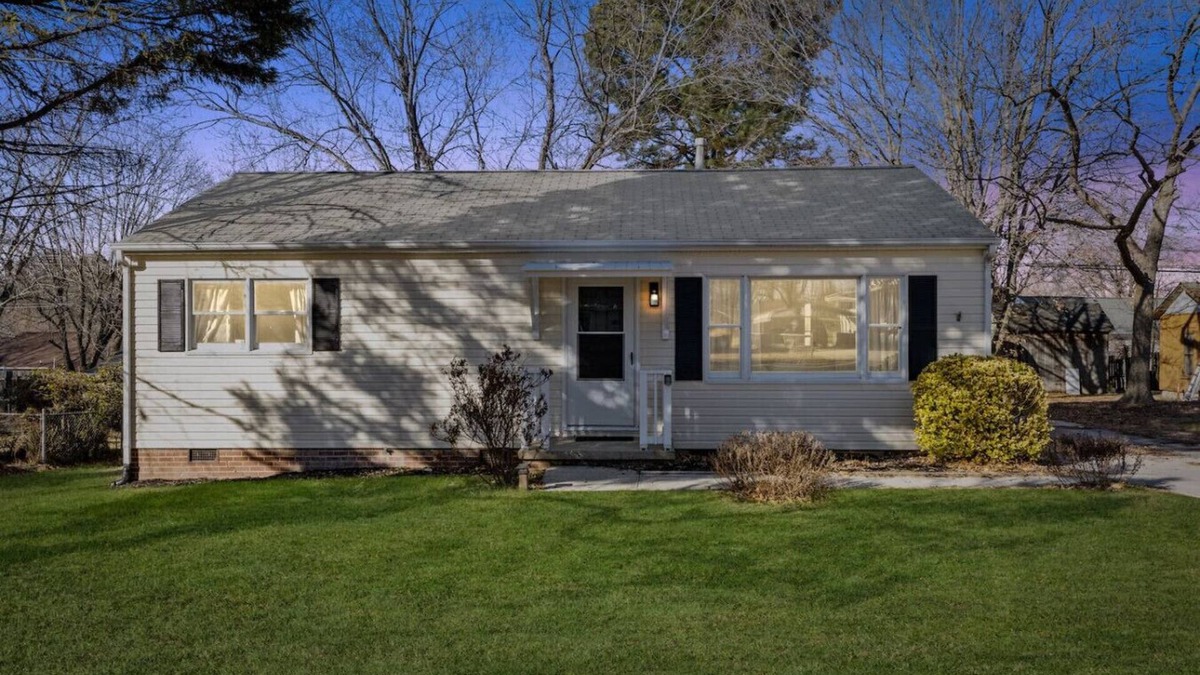 Burlington House | Trendy Getaway | Near Elon Uni