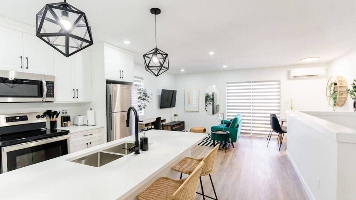 Winnipeg House | *Trendy Home | Free Parking | 7 min to Downtown*