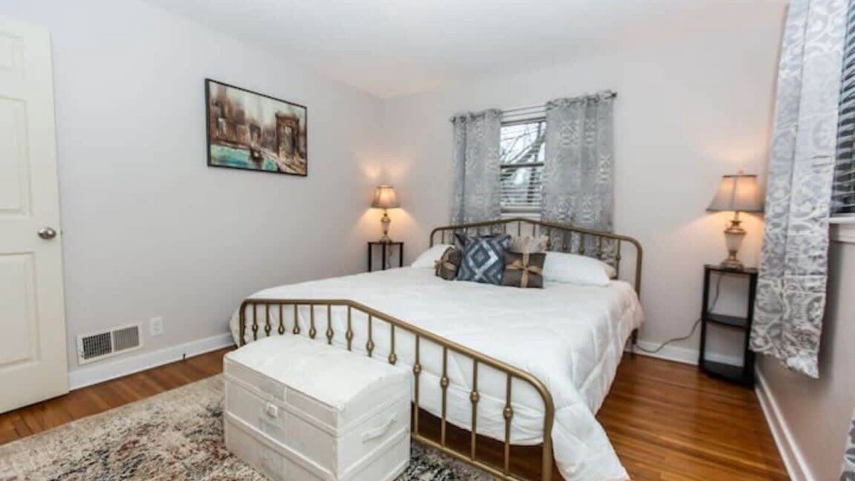 New Castle House | Trendy Home w/Private Backyard - Bham Brickstone