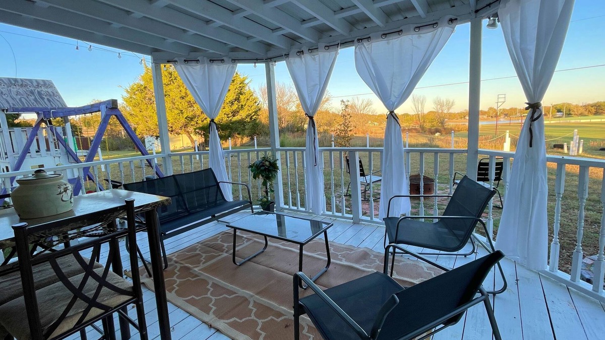 Coffeyville House | Trendy home with a scenic back porch, fish, golf and more