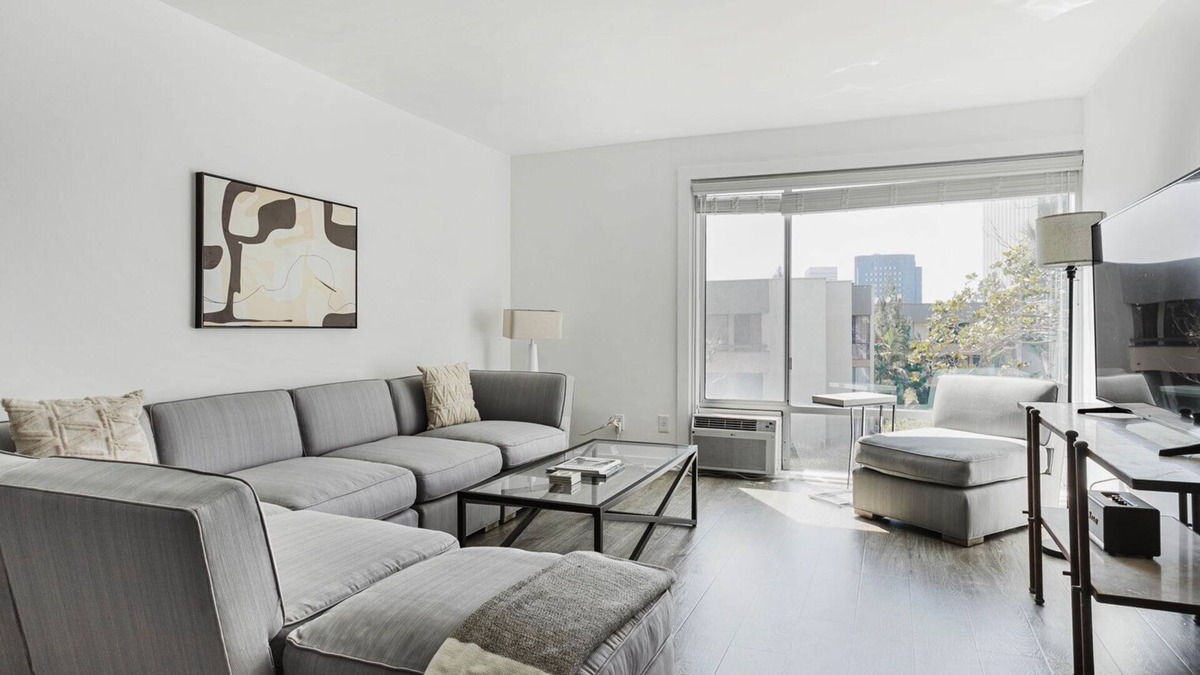 Miracle Mile Apartment | Trendy Mid-Wilshire 1BR w/Pool & W/D, nr Shopping, by Blueground