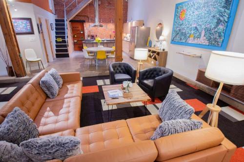 Cole House | Trendy Modern Loft in Rino Art District