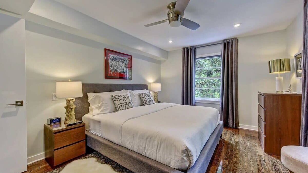 Cherry Condo | Trendy Myers Park 1BR King Condo | Queens Rd