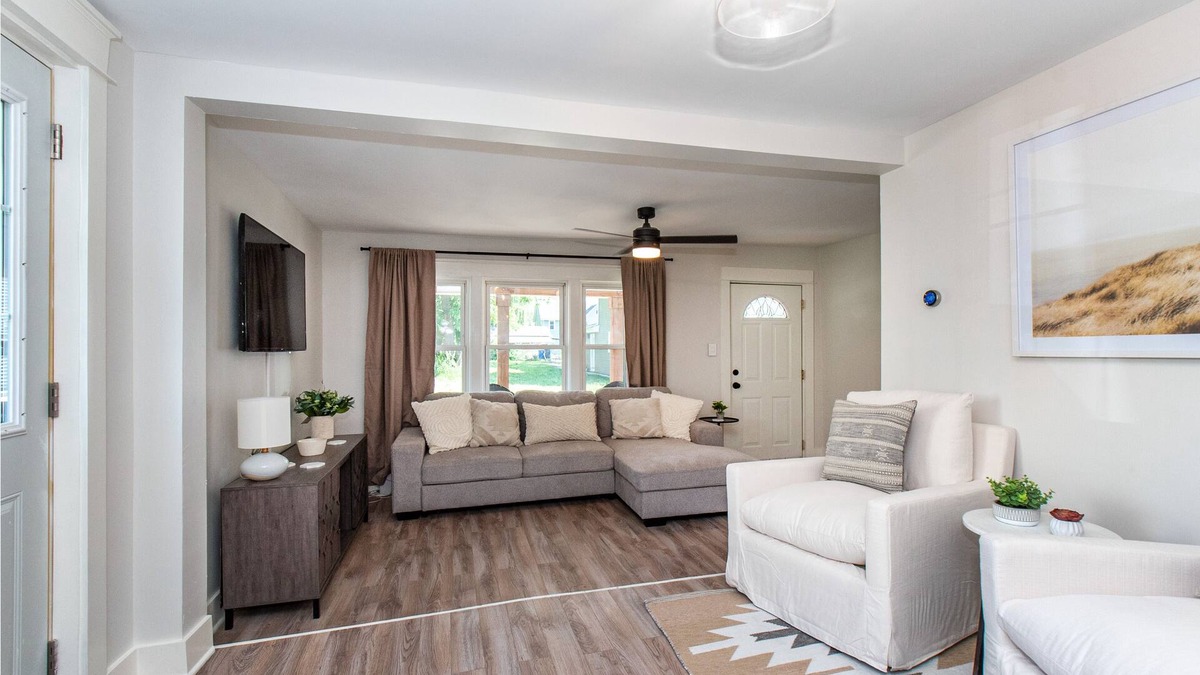 Ohio City House | Trendy Ohio City - Comfy King Beds - Walkable