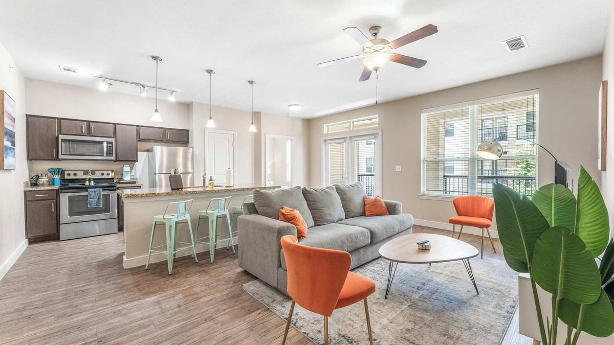 Pleasant Valley Apartment | Trendy SoCo 2BR King Suite w/GymPickleballLaundry