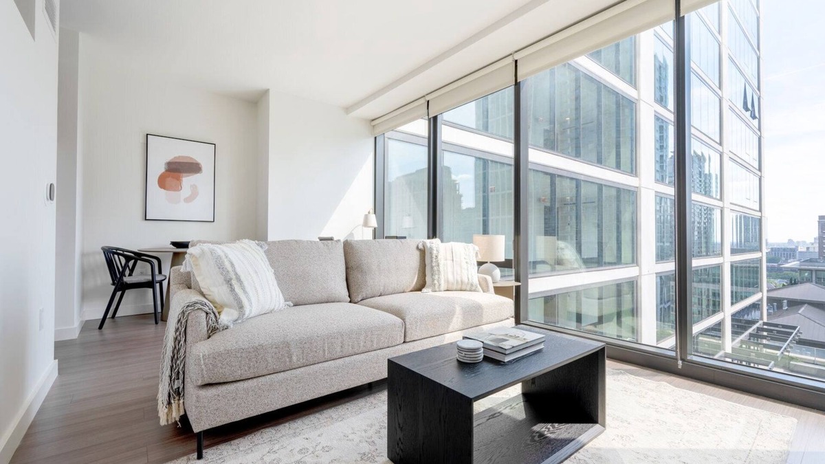 South Loop Apartment | Trendy South Loop 1BR w/Pool, Gym & Spa, nr Grant Park, by Blueground
