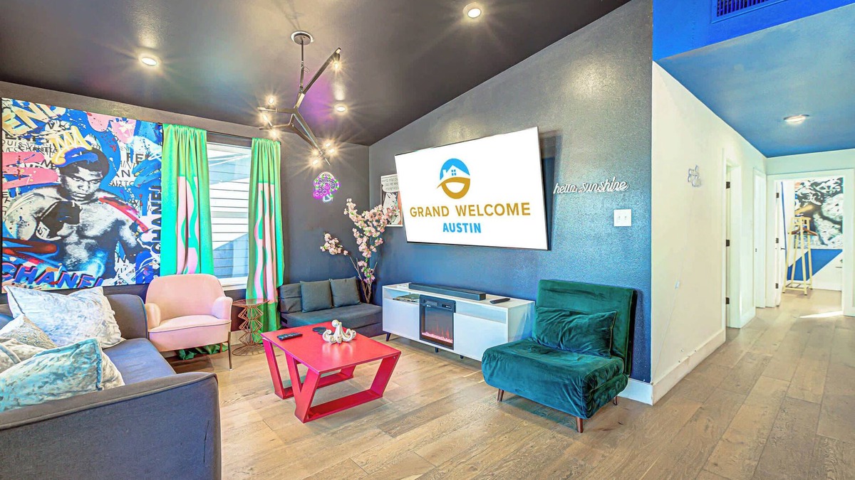 MLK House | Trendy Stay for 12 w/Hot Tub, Mins to DT + 6th St!