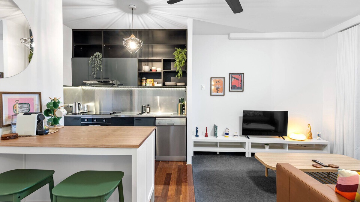 Teneriffe Apartment | Trendy Teneriffe! ~ 1Bed, 1Bath, 1Car, Balconies