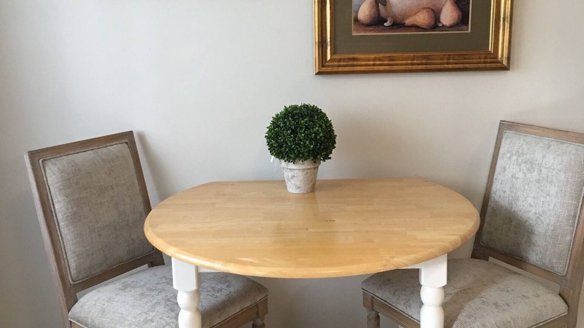 Waterbury Condo | Trendy & Timeless: Home away from home