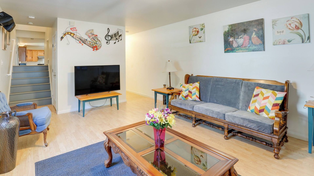 Trenton House | Trenton Townhome: 1 Mi to Downtown!