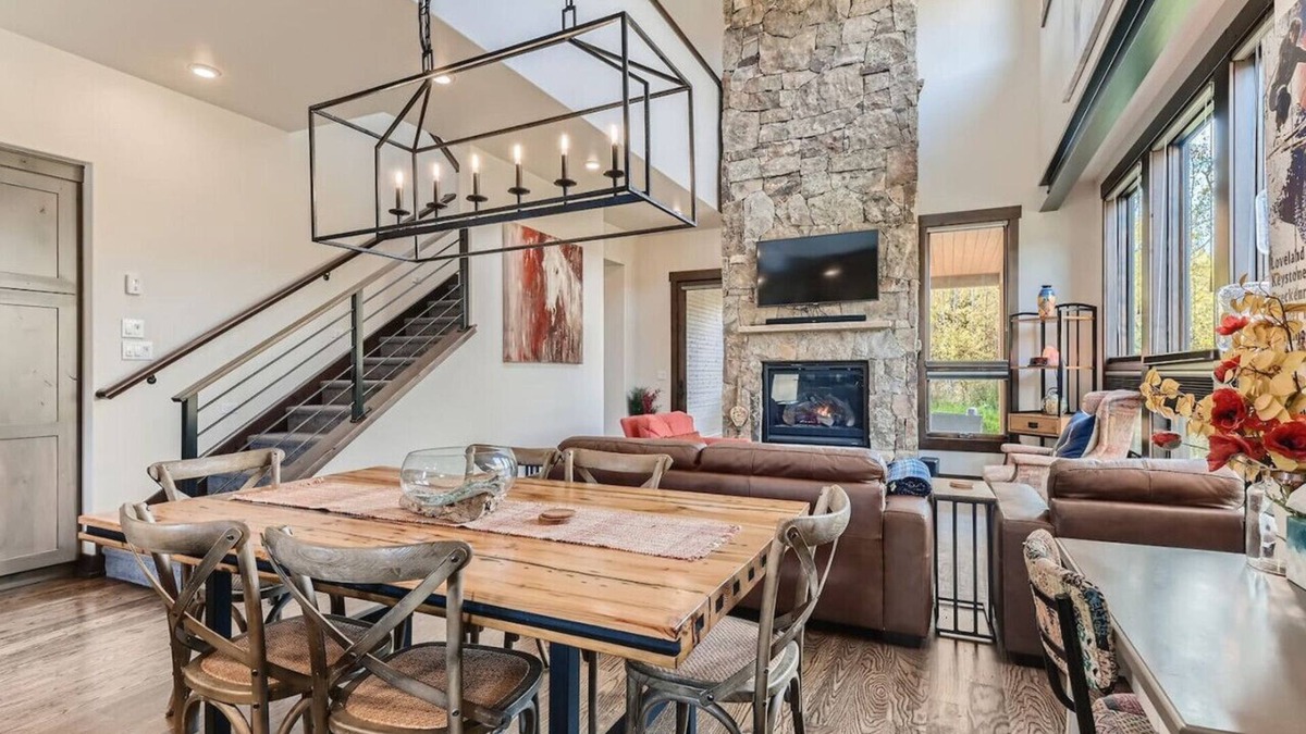Silverthorne House | Tresco House - Luxury Pet Friendly Mountain Rental