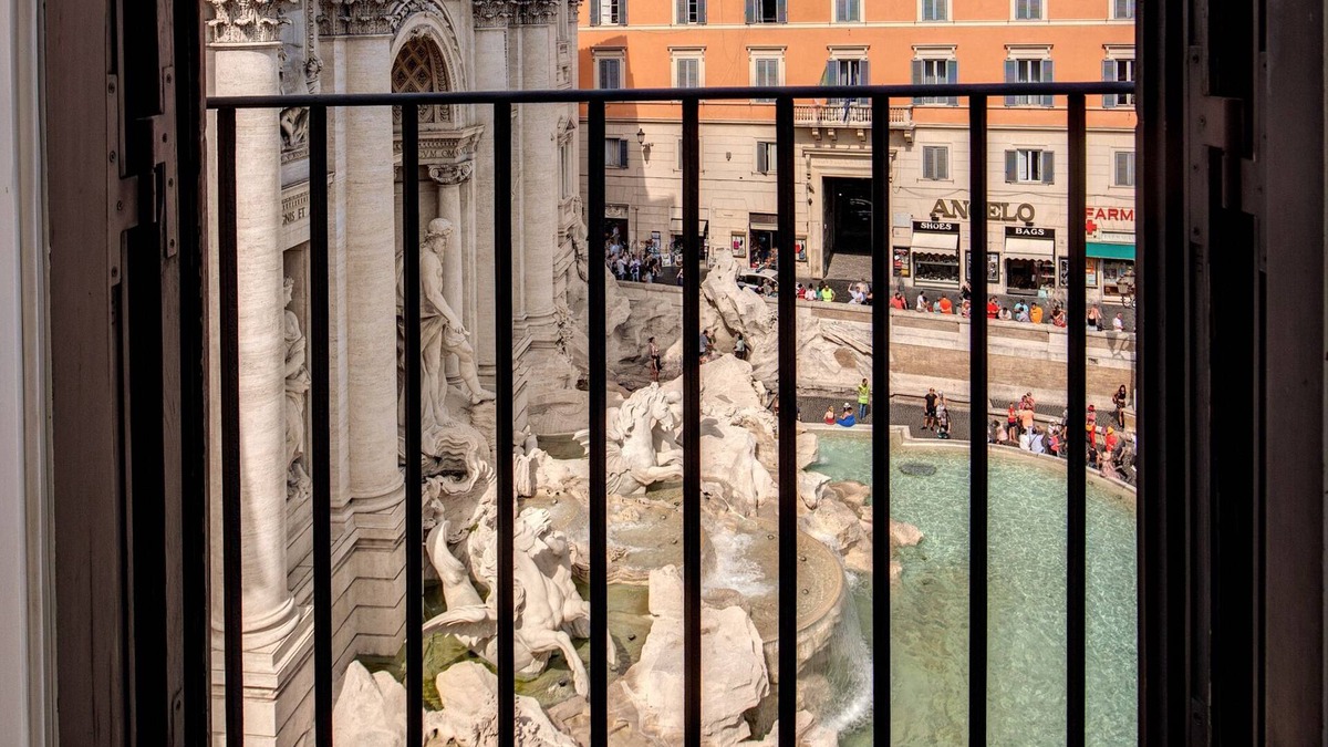 Rione II Trevi Apartment | Trevi Slideshow Apartment by the Trevi Fountain