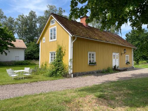 Vikingstad House | Trevligt eget hus med kakelugn i lantlig miljö