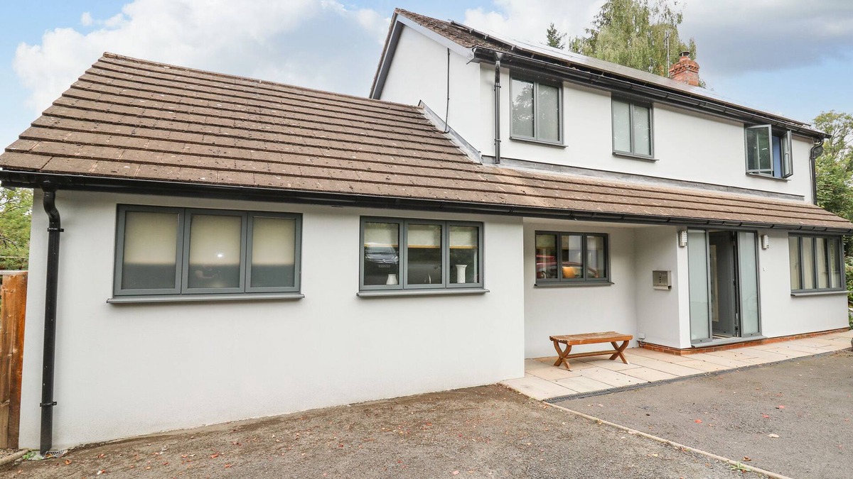 Llyswen House | TREVONNEN, family friendly, with open fire in Llyswen