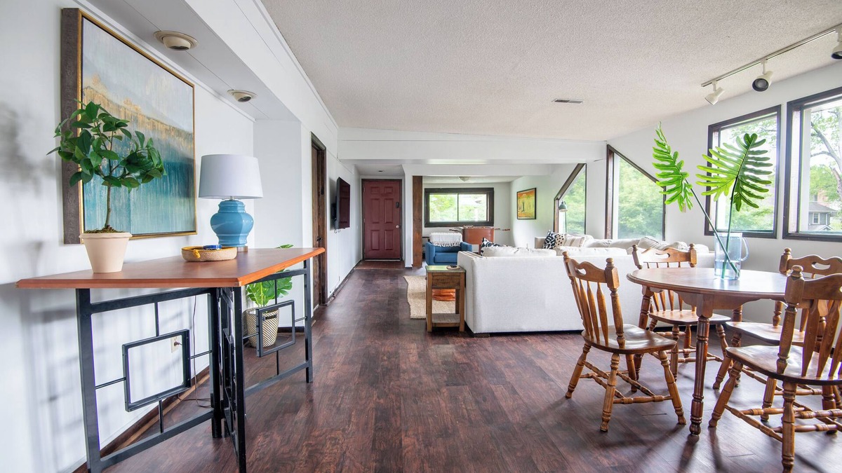 Five Points South Apartment | Tri-City BrightHaus – Groups/WiFi/Spacious/Comfy