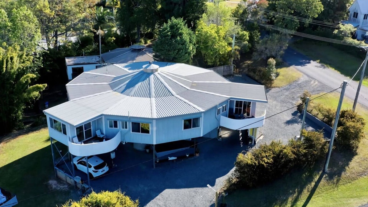 Eagle Heights House | Tri-Living with Coastal Views Tamborine Mountain