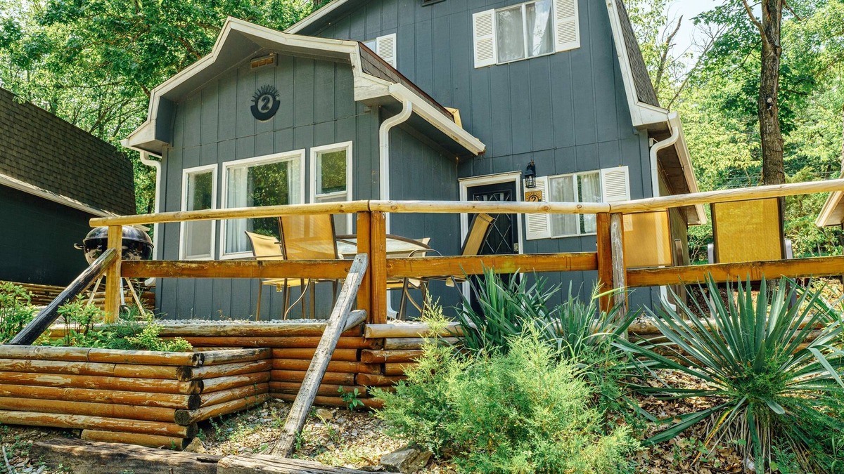 Indian Point Cabin | Tribesman Resort #2 - Renovated Cabin, Minutes to Silver Dollar, Great Location!