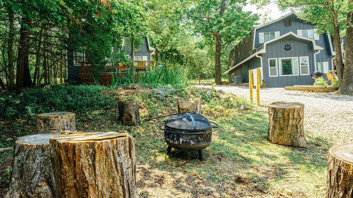 Indian Point Cabin | Tribesman Resort #5 - Renovated Cabin, Minutes to Silver Dollar, Great Location!