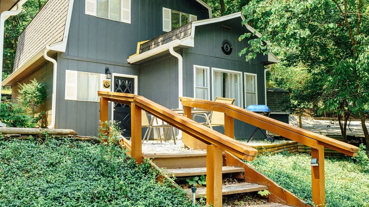 Indian Point Cabin | Tribesman Resort #6 - Renovated Cabin, Minutes to Silver Dollar, Great Location!