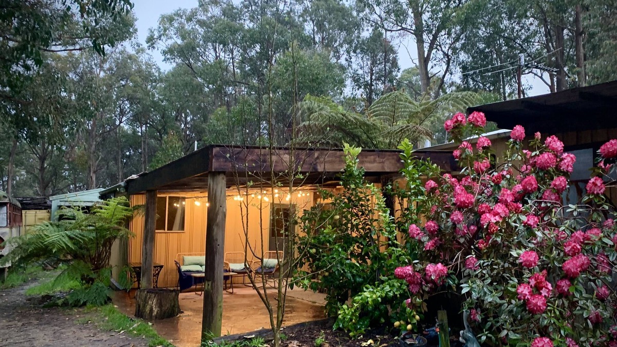 Cockatoo Cottage | Trickle Hill - enjoy bush, wine and relaxation on a hidden farm