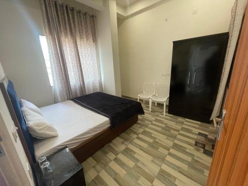 Mahmoorganj House | Tridev inn