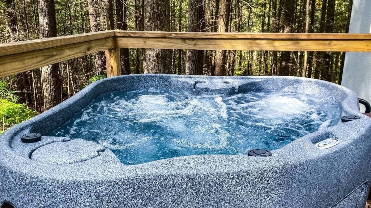 Suches Cottage | Trillium Tiny Home with Hottub - Pet Friendly