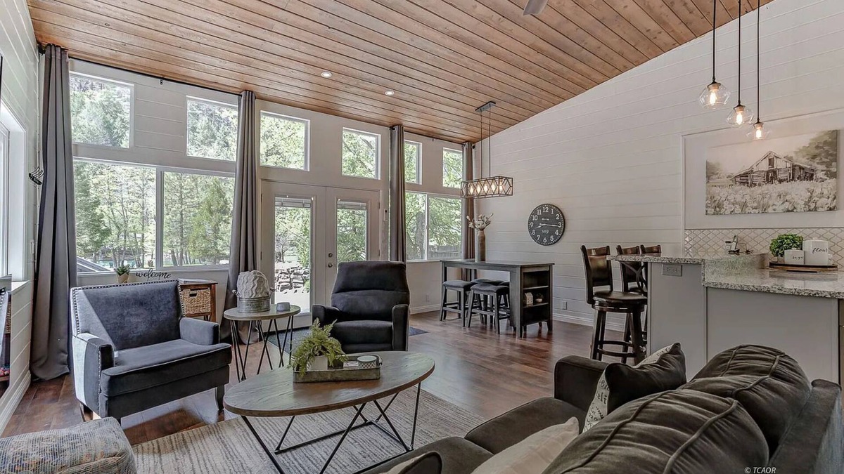 Douglas City House | Trinity River Modern Farmhouse: Private Boat Launch, Fire Pit, outdoor games