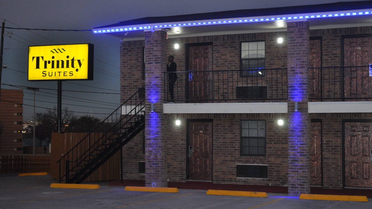 Cedar Crest Hotel | Trinity Suites Downtown Dallas
