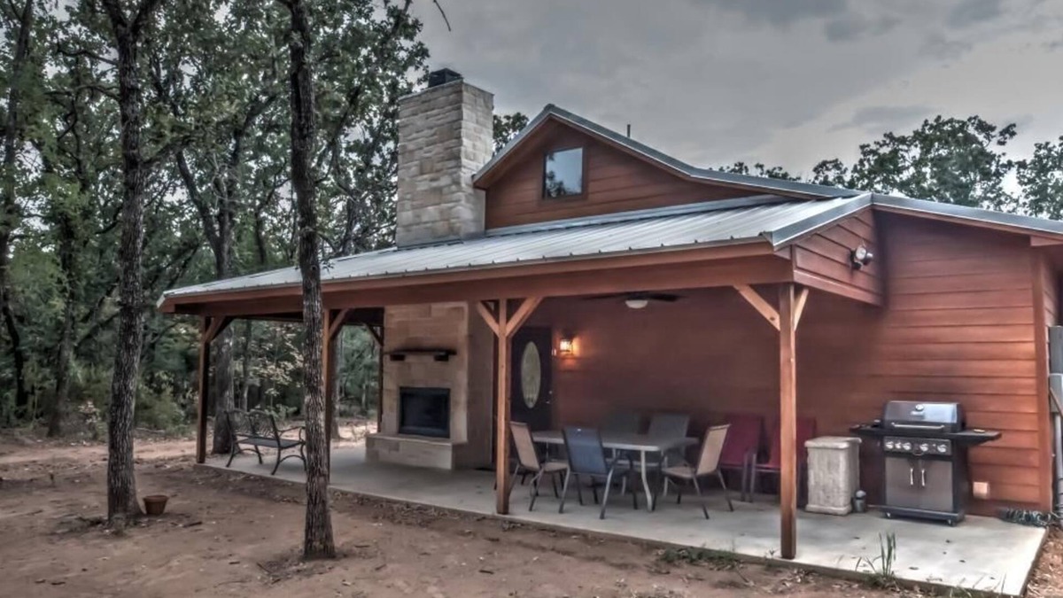 Hillsboro Cabin | Trinity Trails: Cedar Springs Cabin on 6 private acres on Lake Aquilla