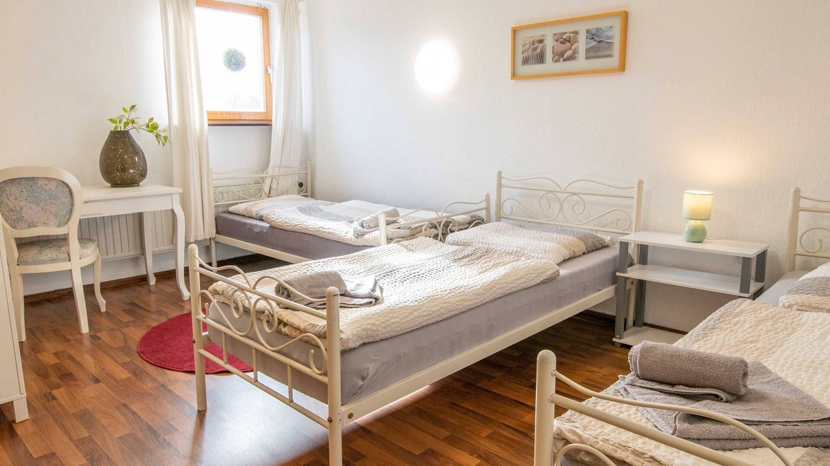 Prohn Apartment | Triple room (17) - Pension Zur Kurve