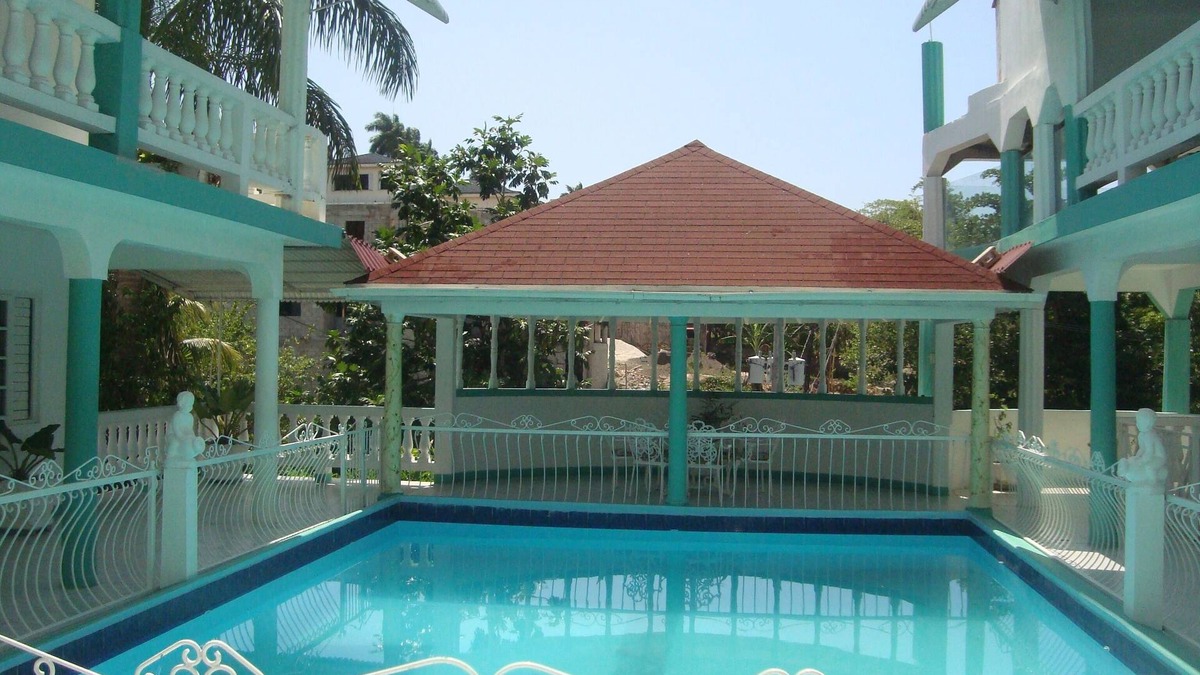 Montego Bay Apartment | Triple Room at Diamond Villa