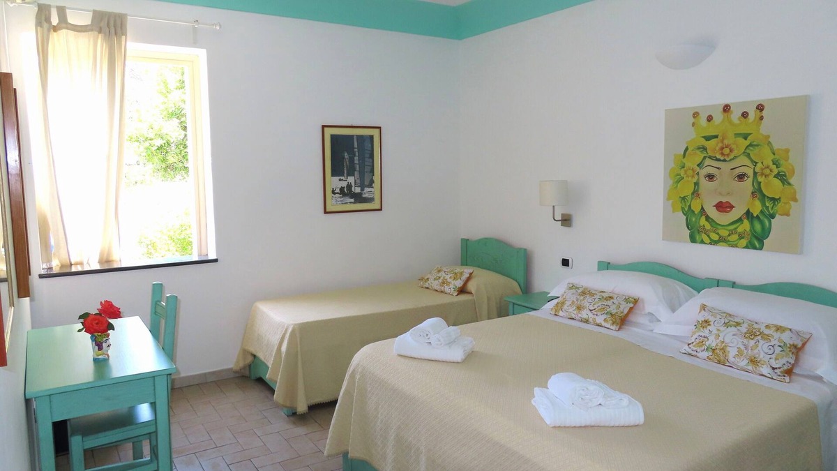 San Vincenzo Hotel | Triple room, central, on the beach