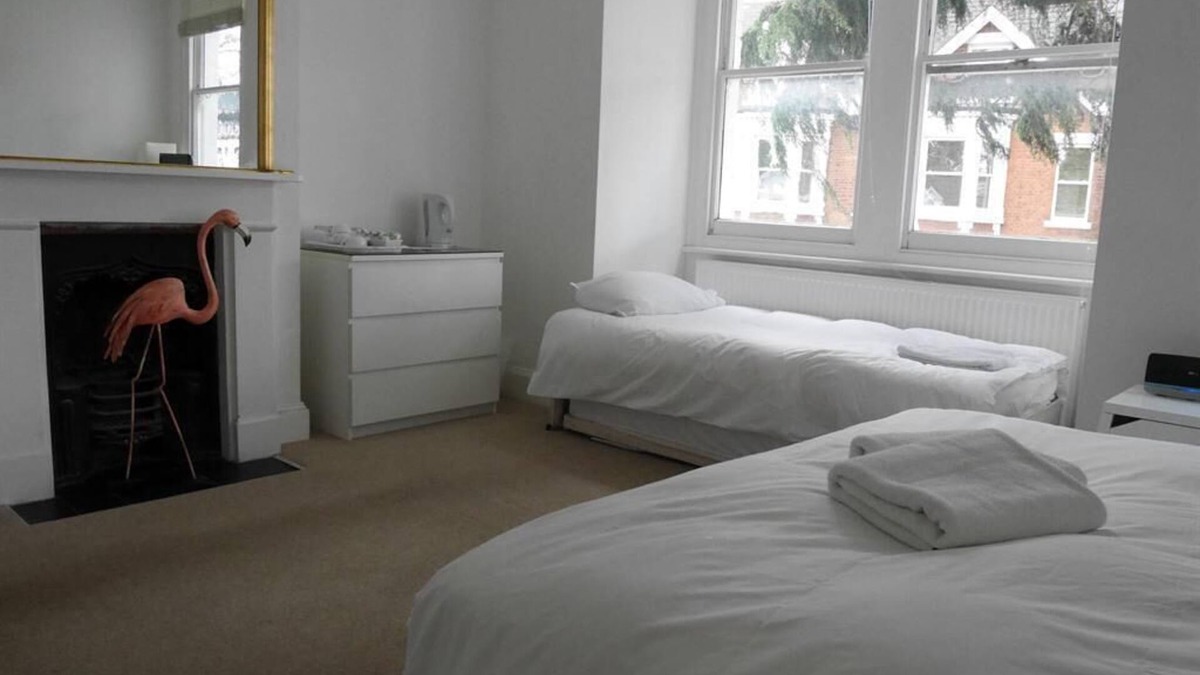 Kew Apartment | Triple Room Ensuite @ Kew Rooms