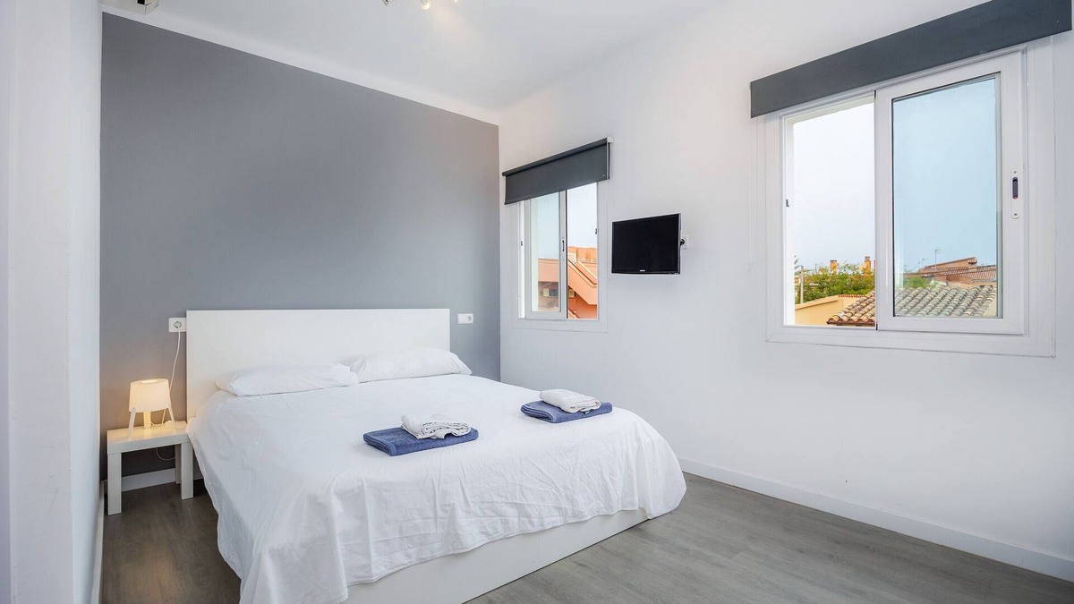 Can Pastilla Apartment | Triple room Nº10' with Shared Terrace, Wi-Fi and Air Conditioning