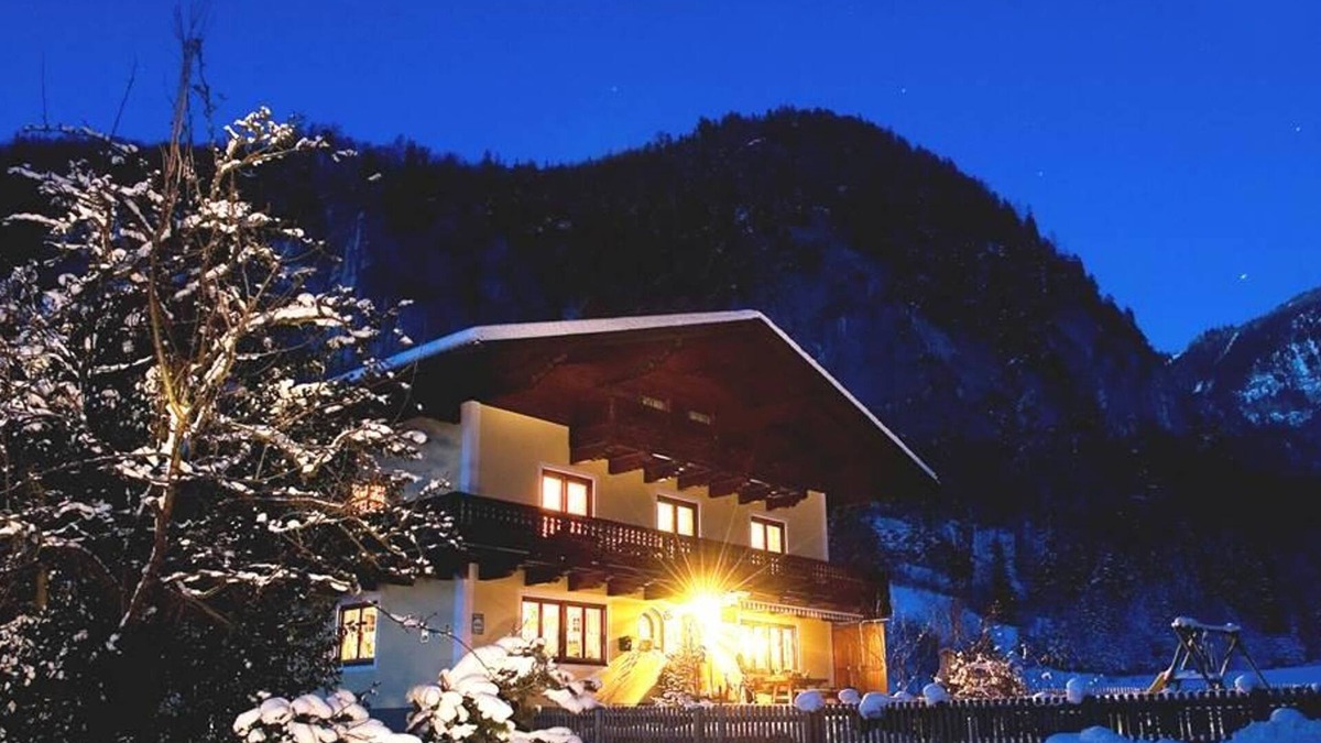 Kuchl Other | Triple room, shower, toilet, short stay - Hinterkellaubauer
