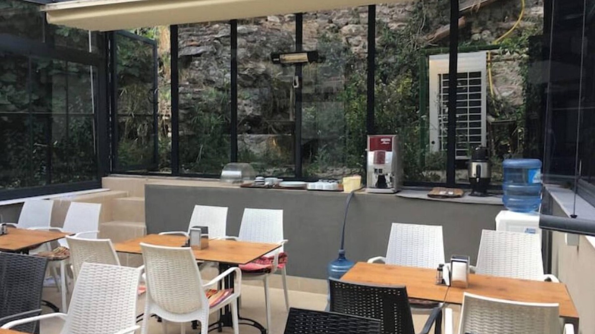 Sultanahmet Apartment | Triple Room with Balcony and Garden Viewnn