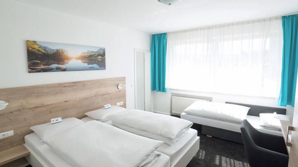 Bodelshausen Apartment | Triple room with sofa bed, bath/shower and WC
