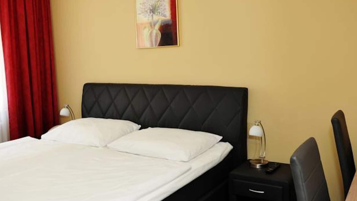 Schallmoos House | Triple room with shower, toilet - Ganslhof, hotel