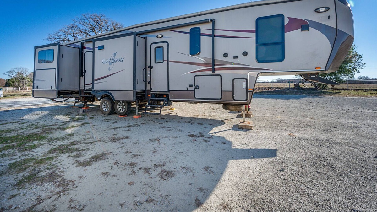Lindale House | Triple W Rentals Heartland Gateway RV