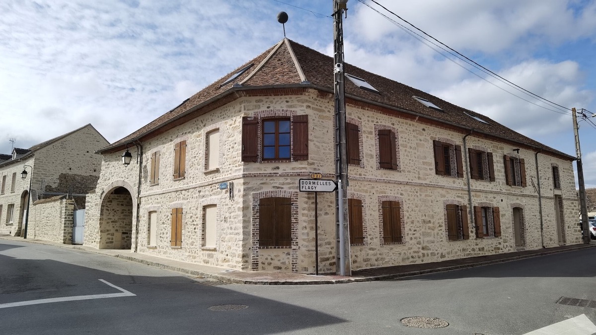 Thoury-Ferottes House | Triplex à La Boule D'or