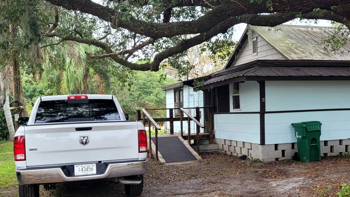 Cocoa House | Triplex For Sale. NO RENTING UNTIL