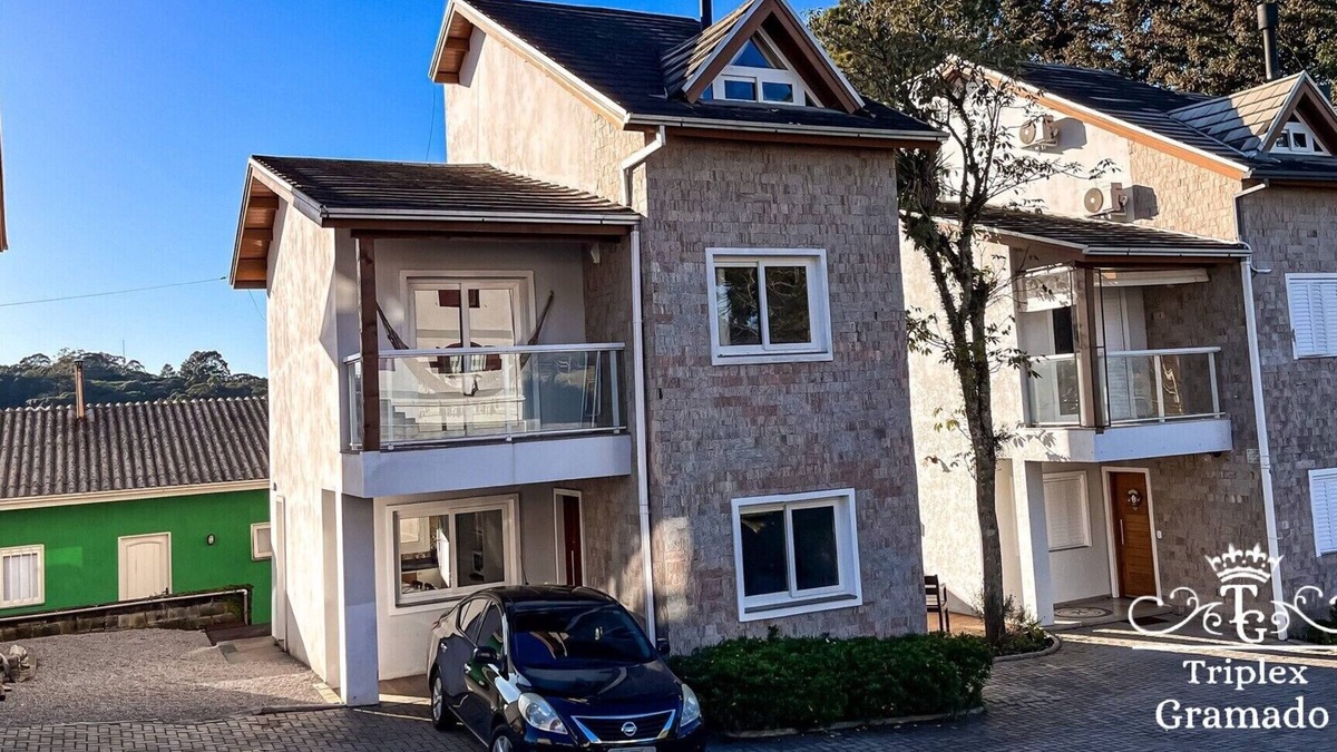 Floresta House | Triplex House with 03 Suites, Cond in Centro Gramado