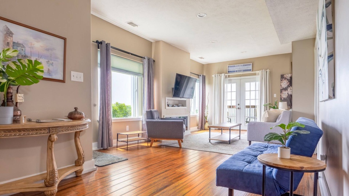 Mexican War Streets House | Triplex Minutes From Downtown! Great View! Free Parking