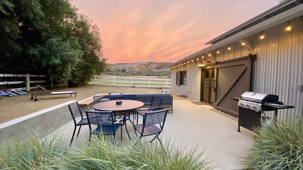 Canyon Country House | Triumph Oaks Modern Ranch Guest House Farm Stay! Chickens, Goats & Horses!