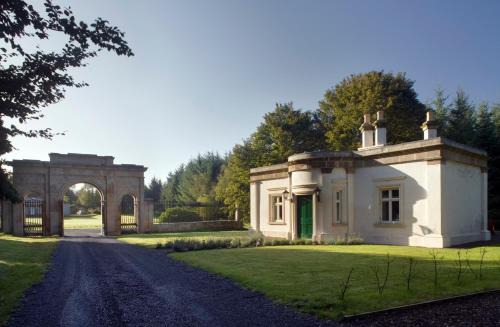 Enniskillen House | Triumphal Arch Lodge
