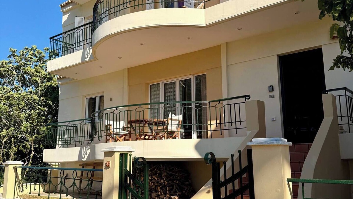 Dorida Apartment | Trizonia View Beach House – Glyfada Village by MPS