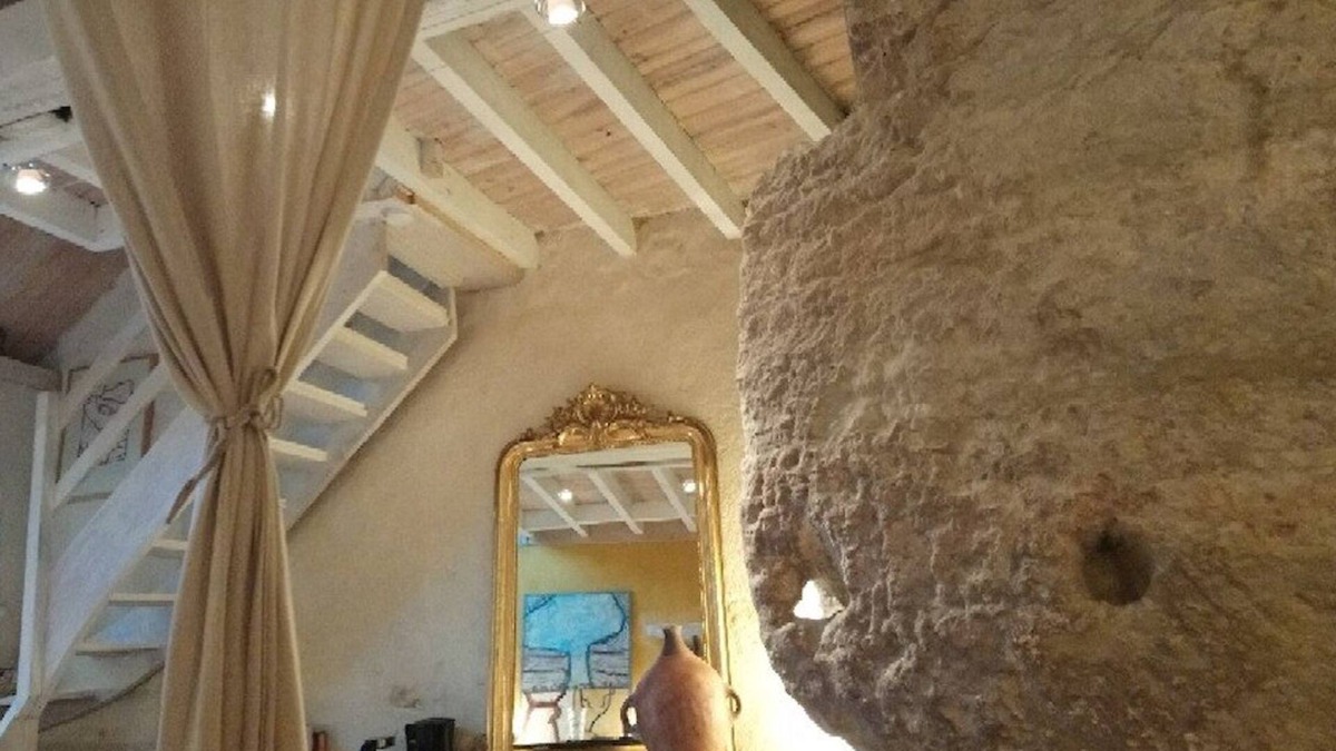 Thore-la-Rochette Bed & Breakfast | Troglodyte loft in the Loire valley in France